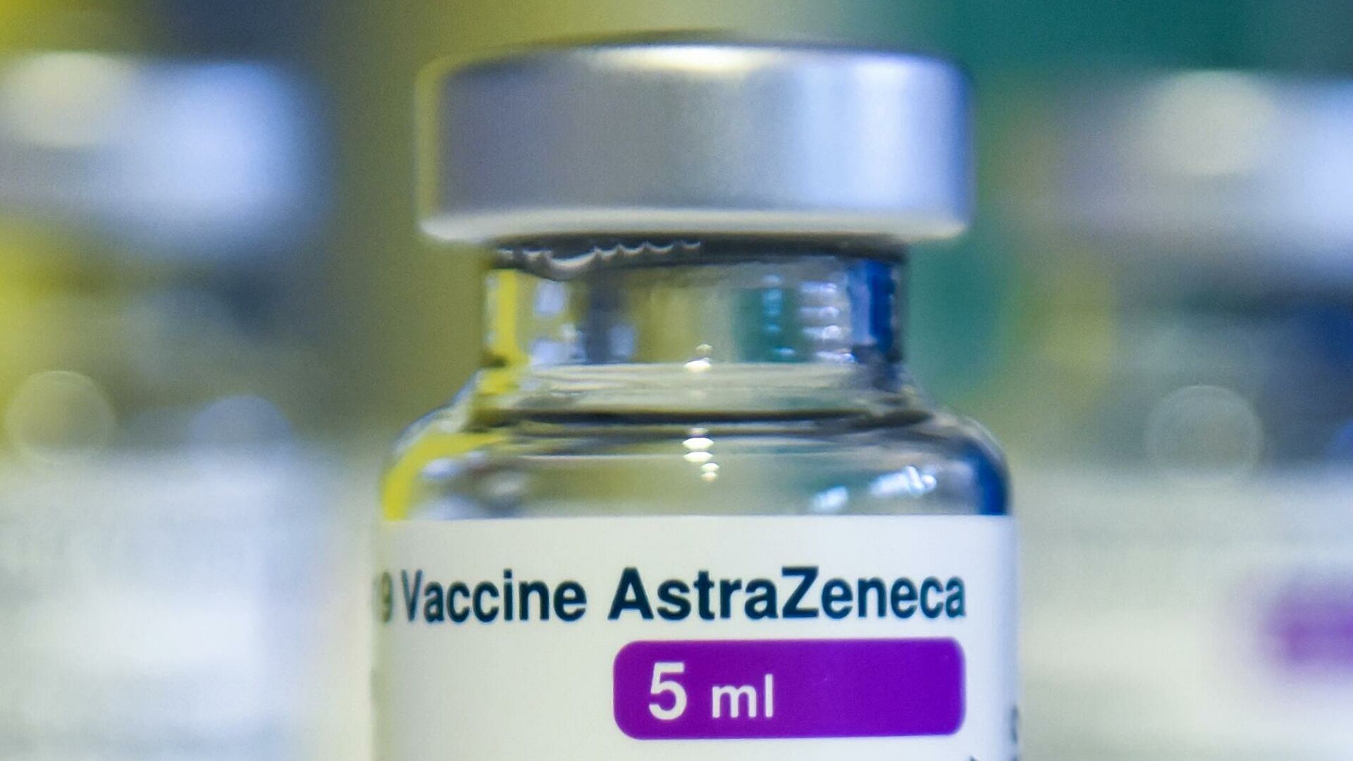 Привились AstraZeneca? Бустерную вакцину можно получить через 5 месяцев
