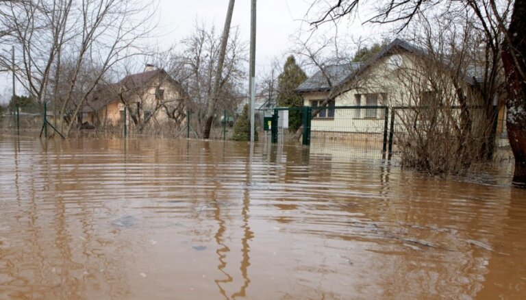 Угроза паводка - в реках стремительно растет уровень воды