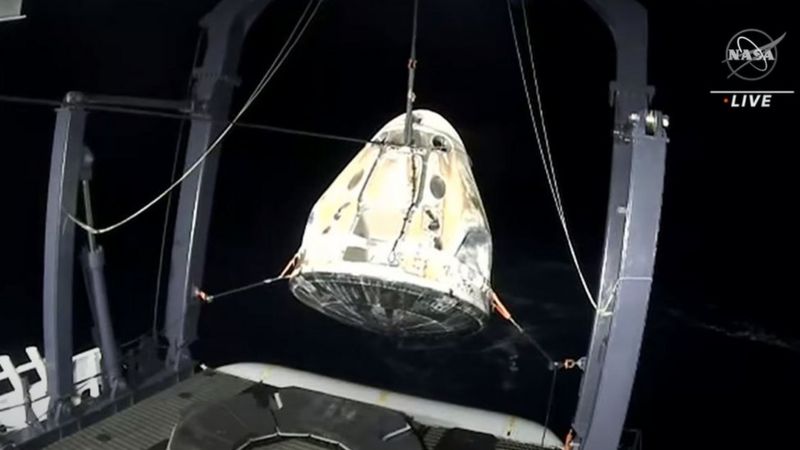 Ночное возвращение с МКС. Астронавты НАСА успешно приводнились
