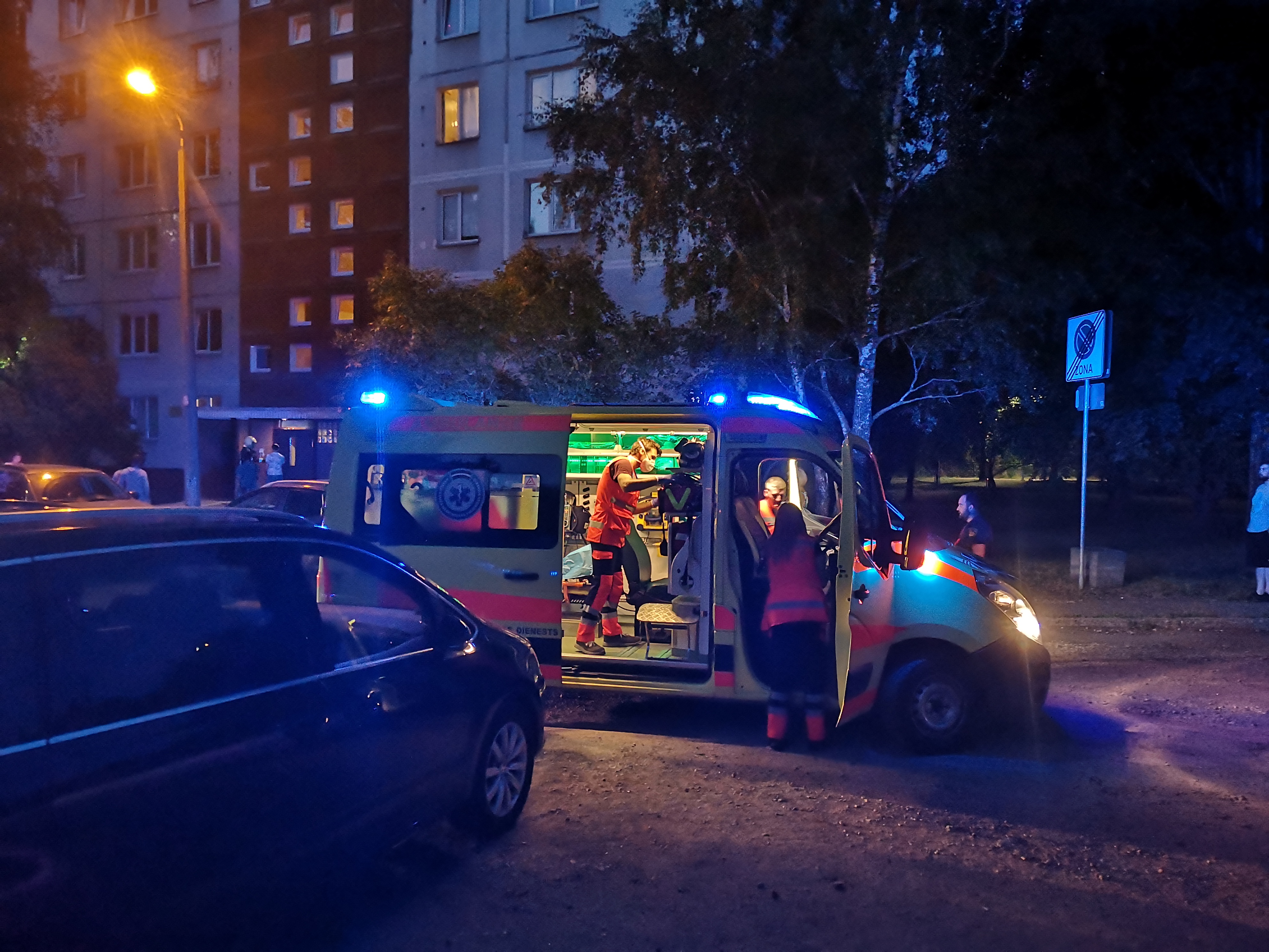 «Скорая помощь» пожаловалась в полицию на мешавших врачам отрицателей Covid-19
