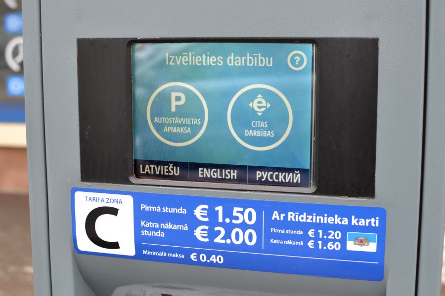 Платные автостоянки в Риге собираются забрать у Rīgas satiksme