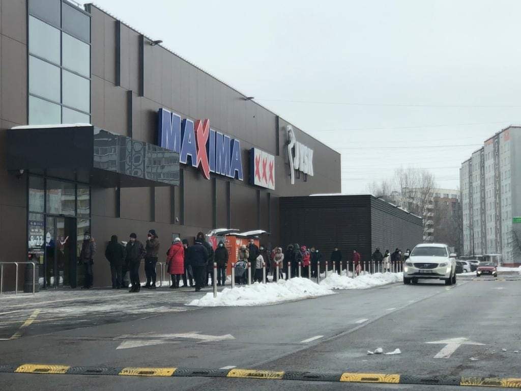 Очереди как в советское время на улице в - 20 °C. Только для бедных?