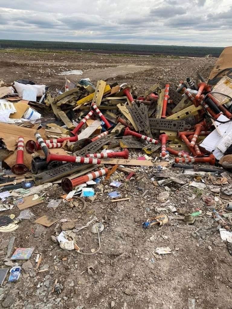 Рижские столбики оказались на свалке в Гетлини. Сколько денег рижан выбросили?