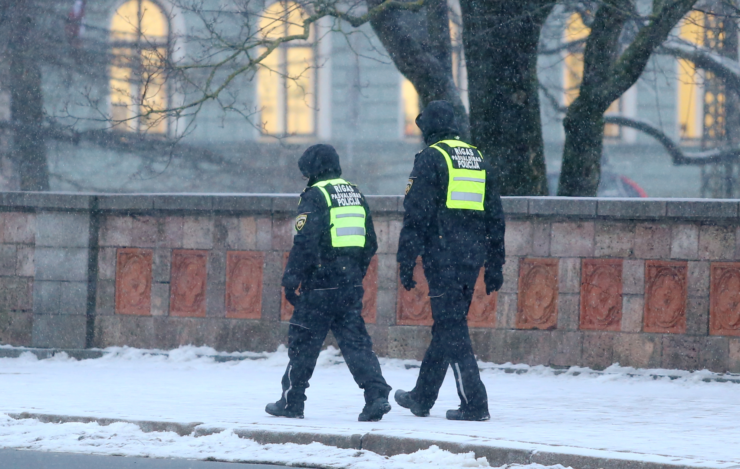 Сегодня и завтра полиция будет строго следить за соблюдением мер эпидемиологической безопасности