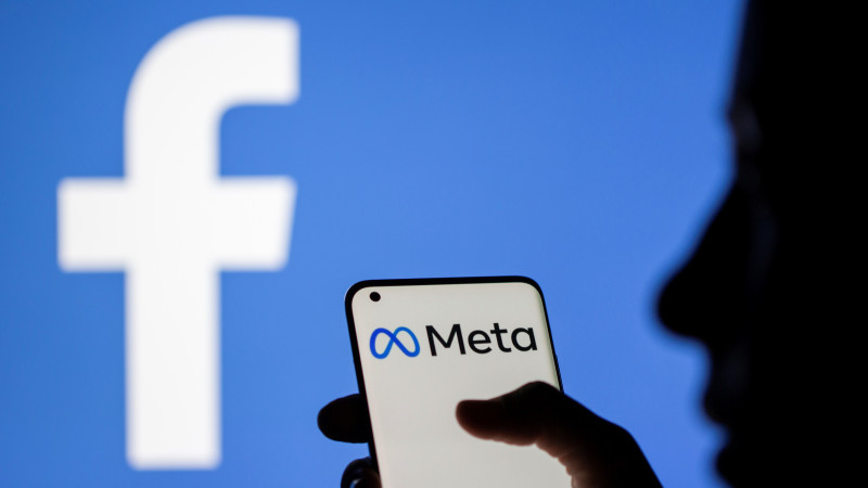 Facebook удалит из профилей часть информации