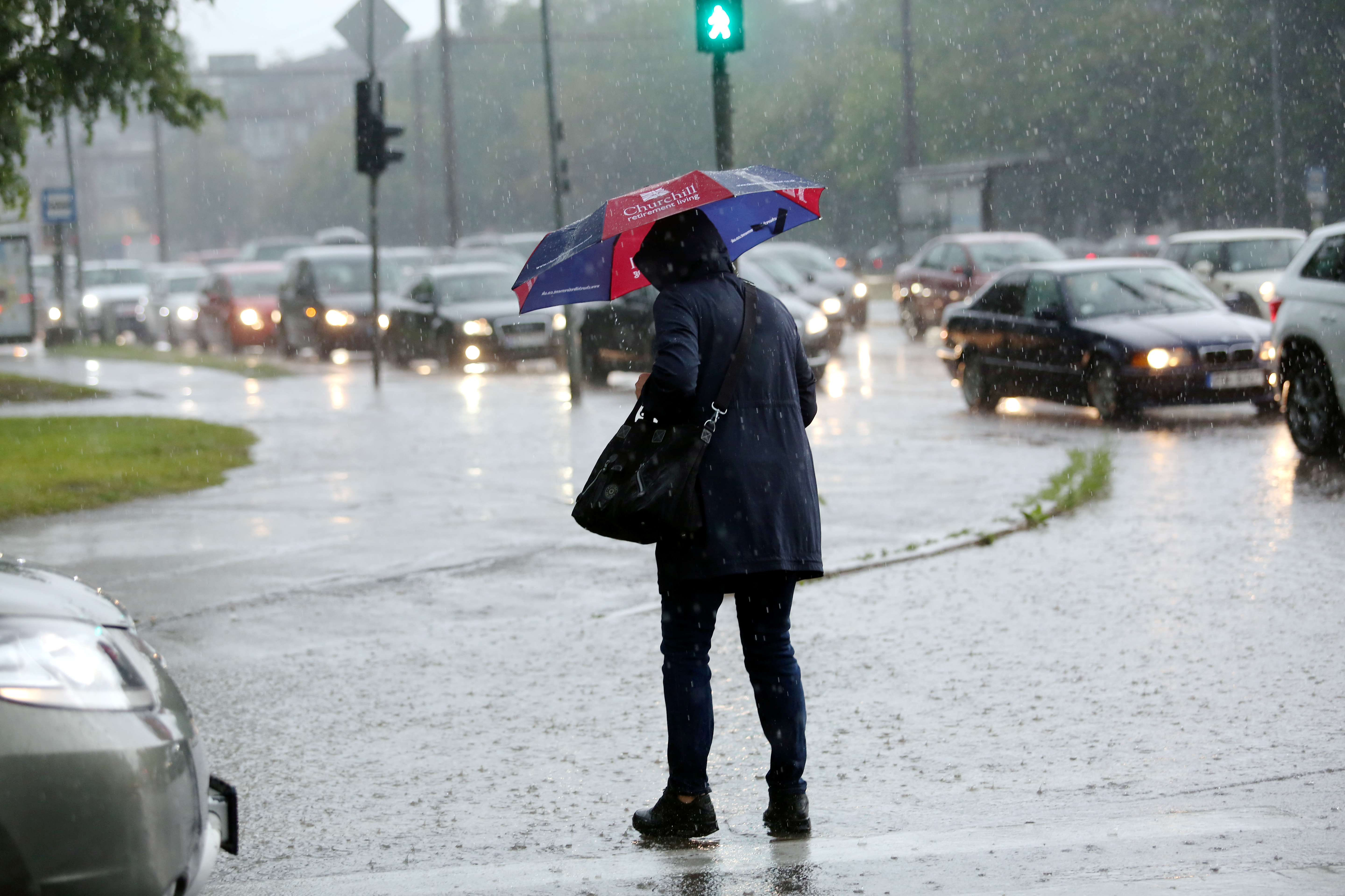 Ceturtdien palaikam līs, laiks kļūs vēsāks un vējaināks