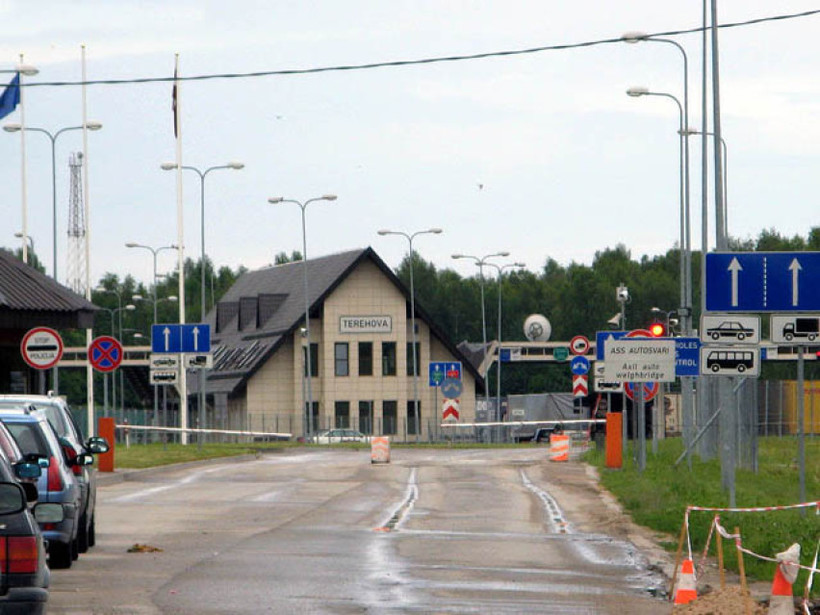 Россия внезапно уменьшила поток въезжающих через латвийскую границу