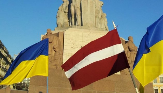 Латвия планирует отправить Украине очередную партию медицинского оборудования почти на 378 000 евро