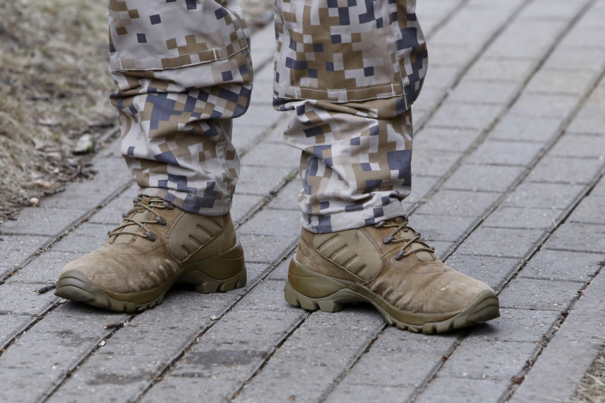 NBS: в добровольцы на войну в Украине записались 4 человека