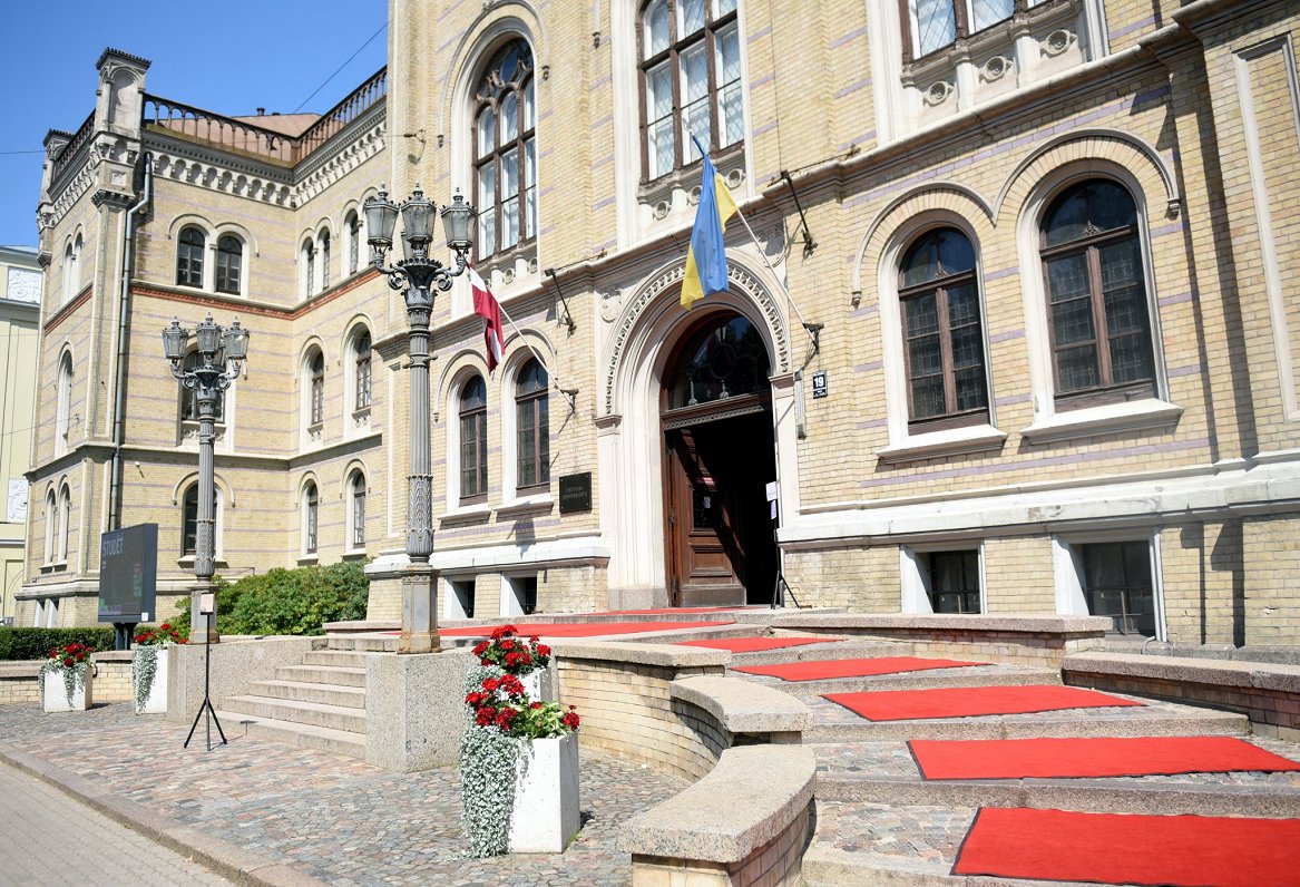 Pamatstudijām astoņās Latvijas augstskolās saņemti 6000 pieteikumi Pamatstudijām astoņās Latvijas augstskolās saņemti 6000 pieteikumi