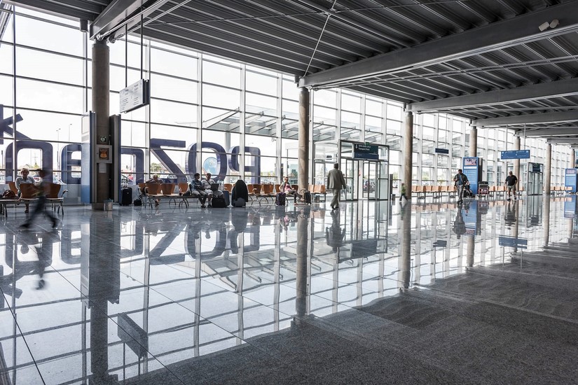 Самолет из Лондона в Вильнюс вынужденно сел в Польше из-за агрессивного пассажира