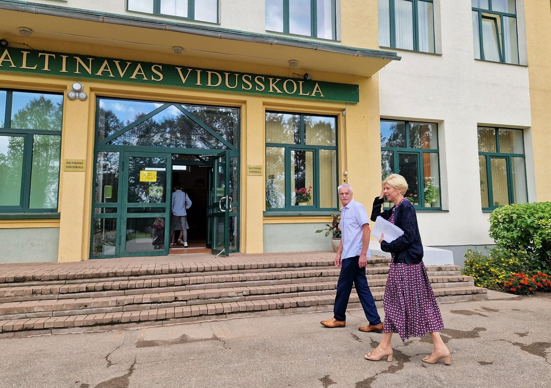 Педагоги школ нацменьшинств не готовы через месяц учить только на госязыке — министр