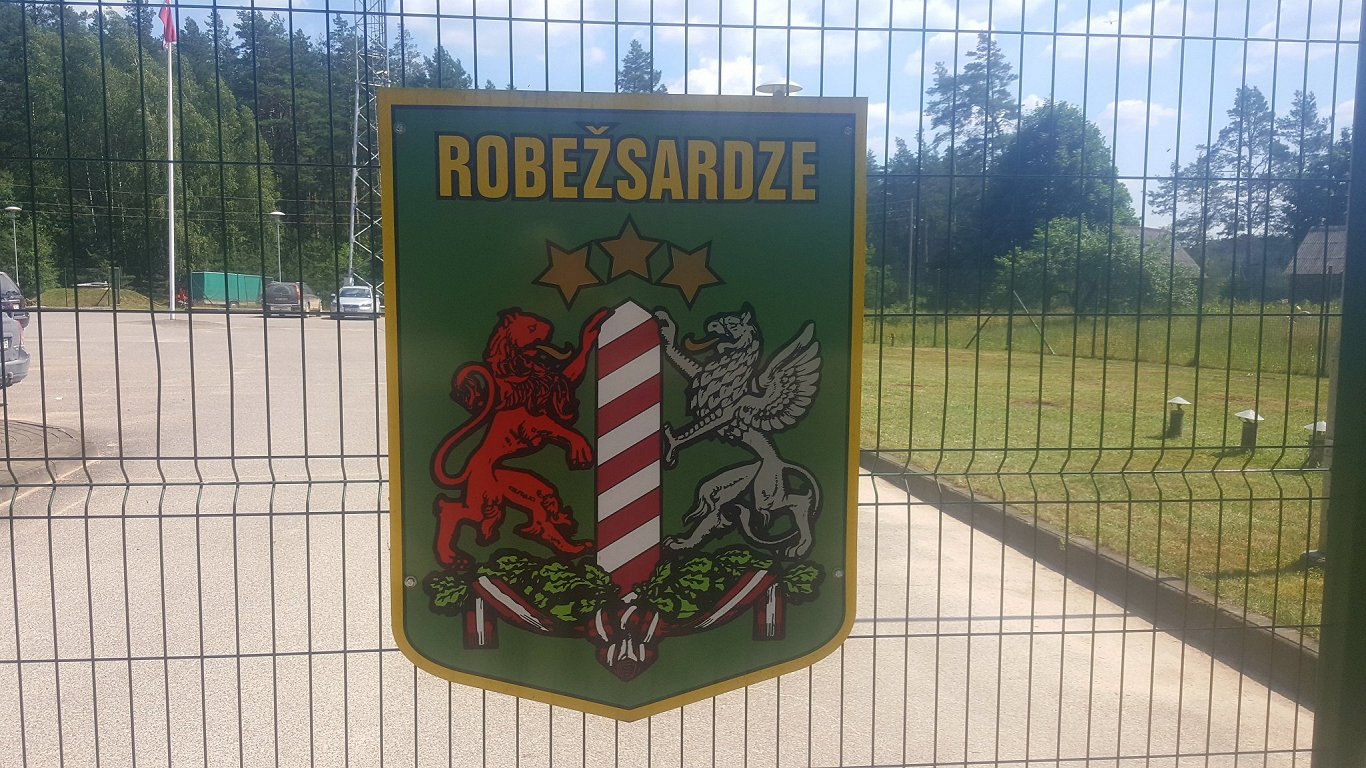 Robežsargi aiztur Francijas pilsoni par nelegālo migrantu pārvadāšanu