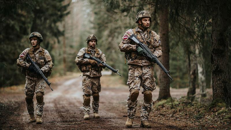 Добровольцем в армию Украины записался экс-мэр Крустпилса. Ранее он утопил пушку с советского мемориала в Екабпилсе