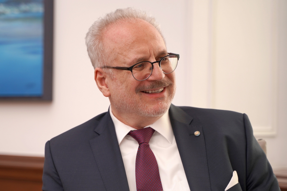 Левитс призвал подчинить и изолировать от общества нелояльных русских