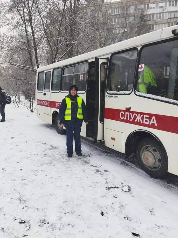 Из  городов Украины вывозят людей по гуманитарным коридорам