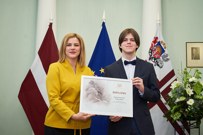 Латвийский школьник завоевал золотую медаль по программированию