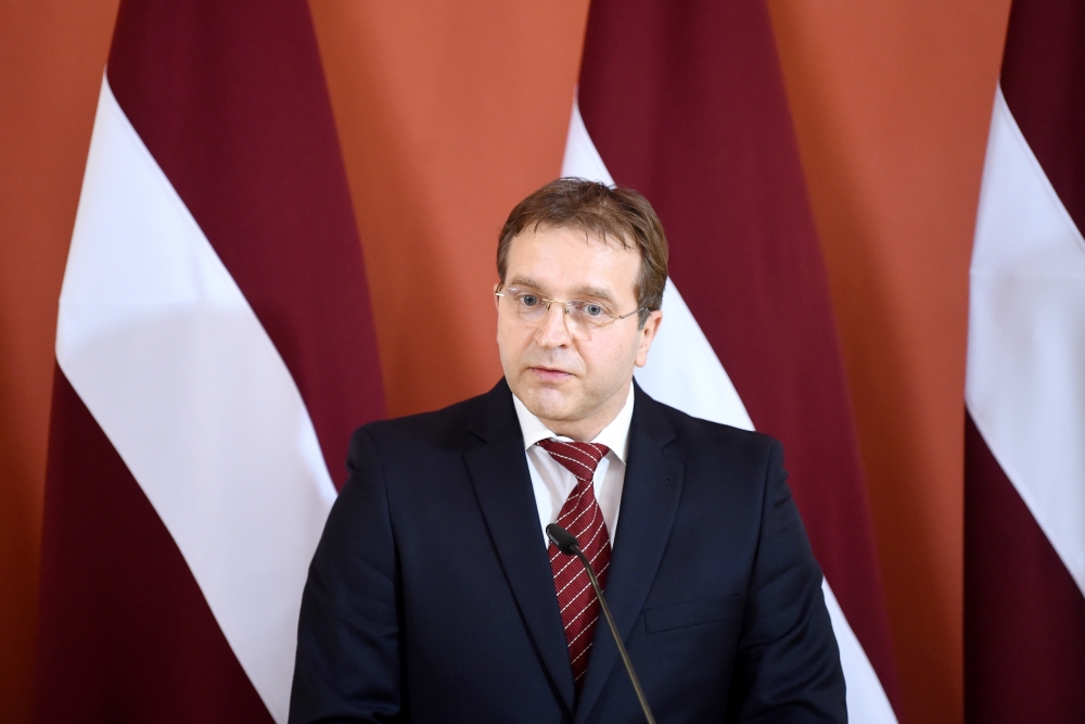 Председатель КС призывает родителей помнить о праве на поддержку