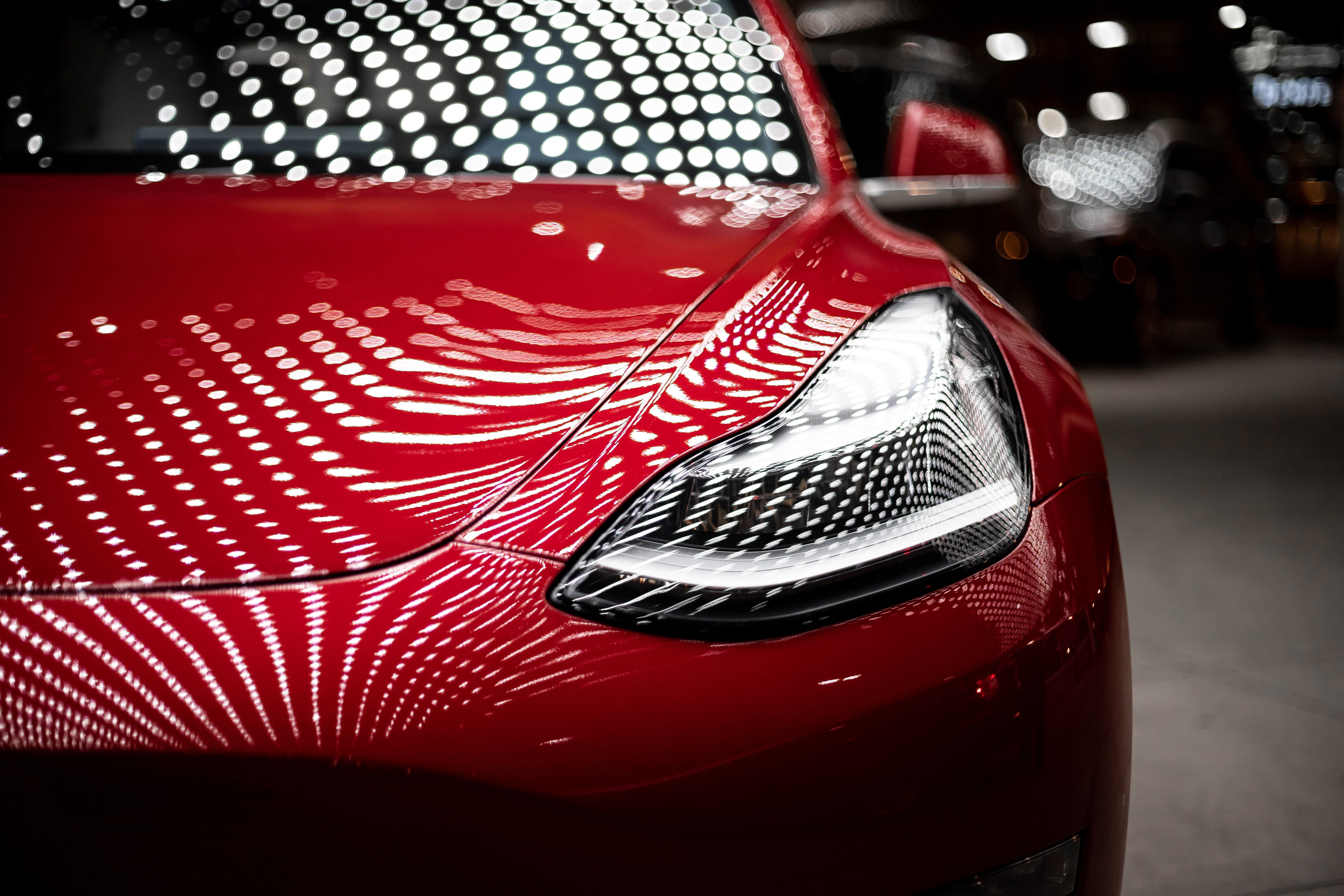 "Tesla" ASV atsauc 135 000 automobiļu
