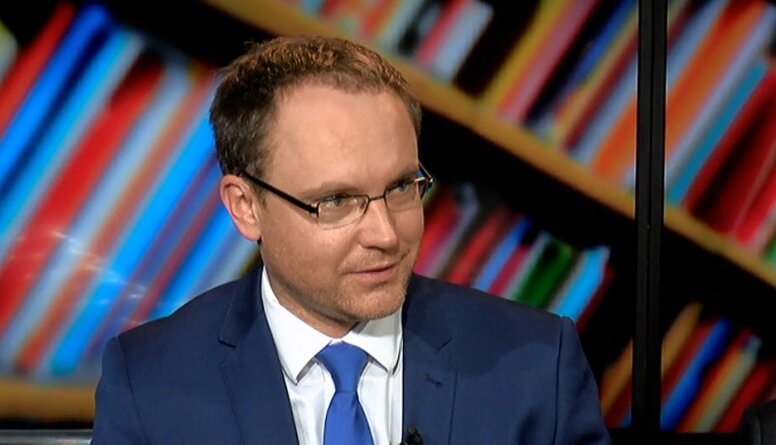 Депутат Сейма: главное сохранить запрет на вечеринки и совместные обеды на работе