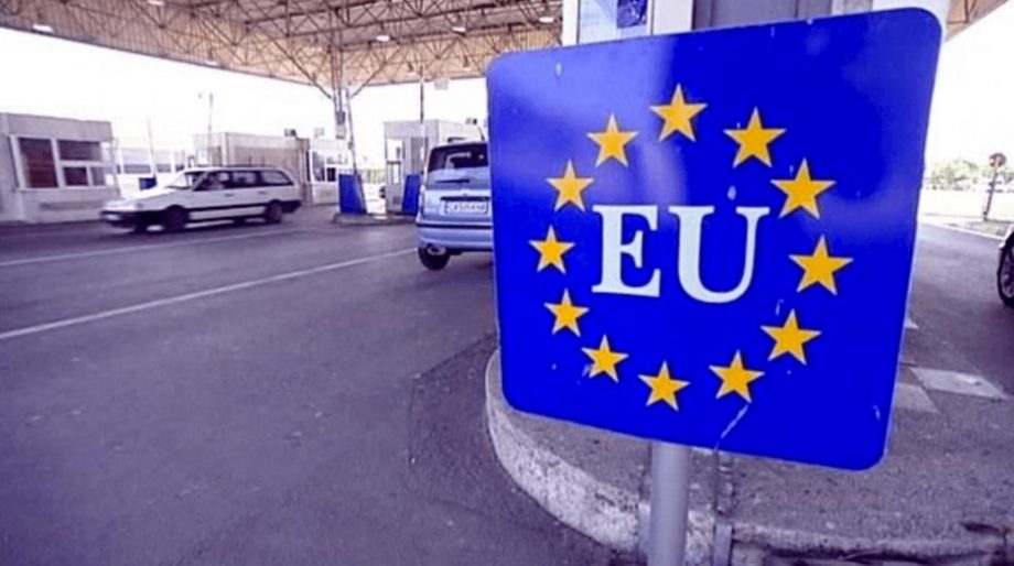 Латвия пока не закроет границу с РФ. Подождет всю Европу