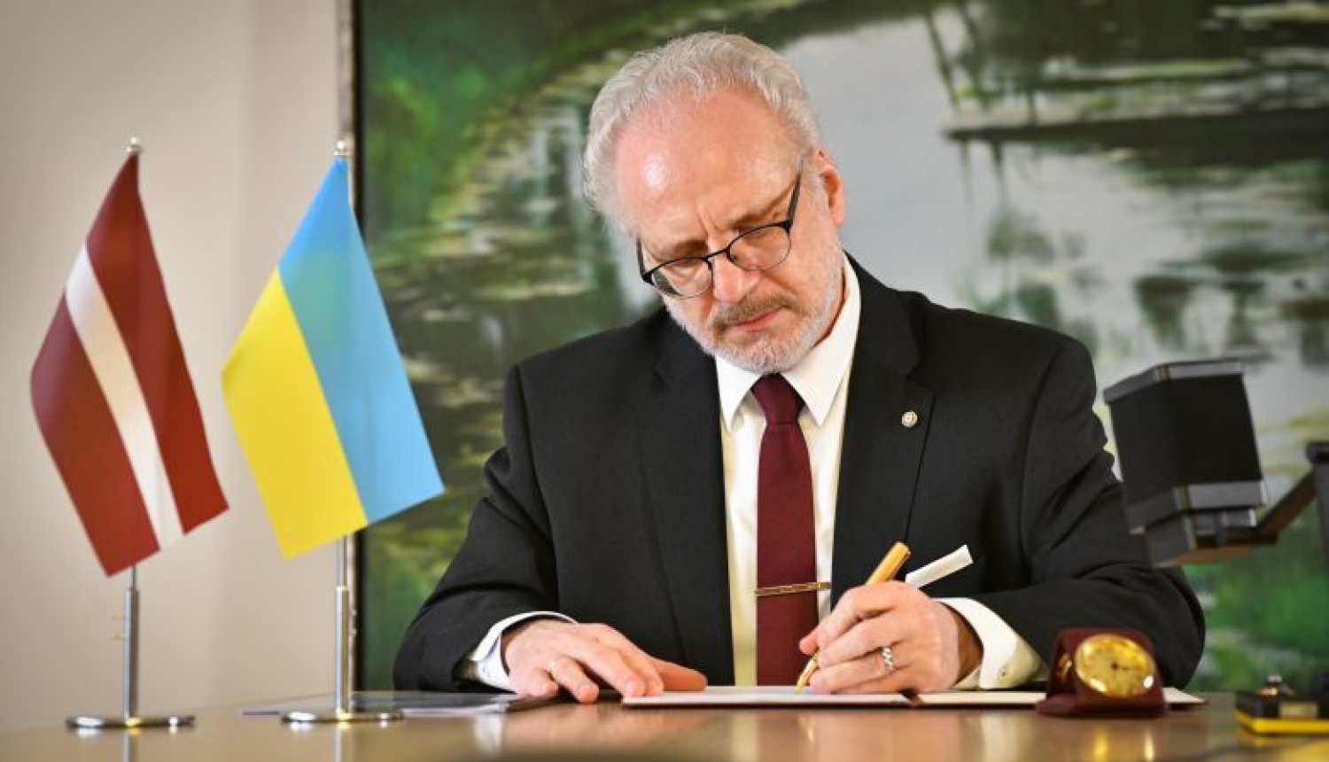 Левитс: весь мир проснулся и помогает Украине