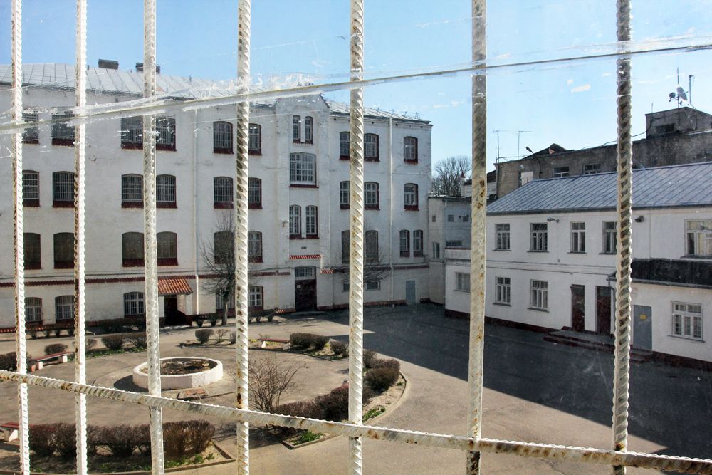 За реализацию наркотиков задержана группа, организатор которой в тюрьме