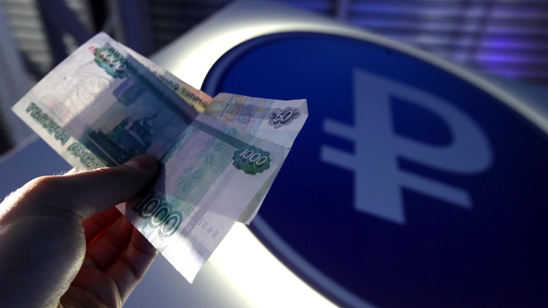 В России запретили обменивать рубли на валюту В России запретили обменивать рубли на валюту