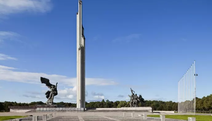 Возможен подрыв. Рижская дума решает, как снести памятник Освободителям Риги Возможен подрыв. Рижская дума решает, как снести памятник Освободителям Риги