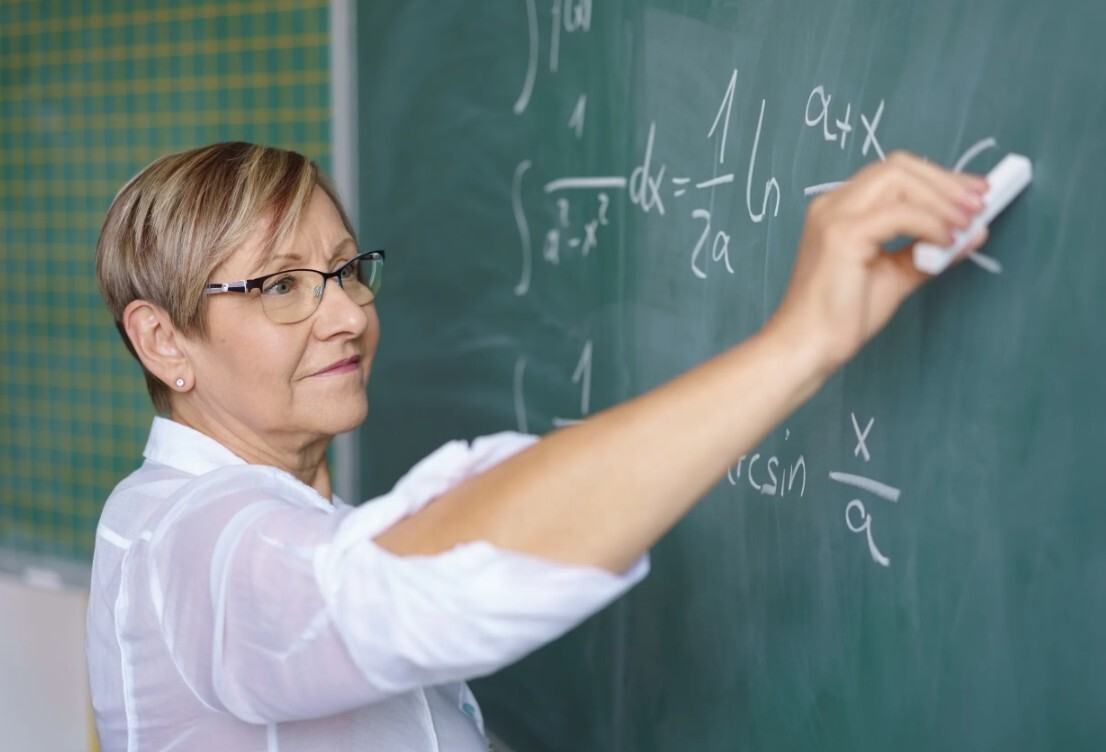 Plāno atjaunot atbalstu pedagogiem, kuri pirms pensijas zaudē darbu