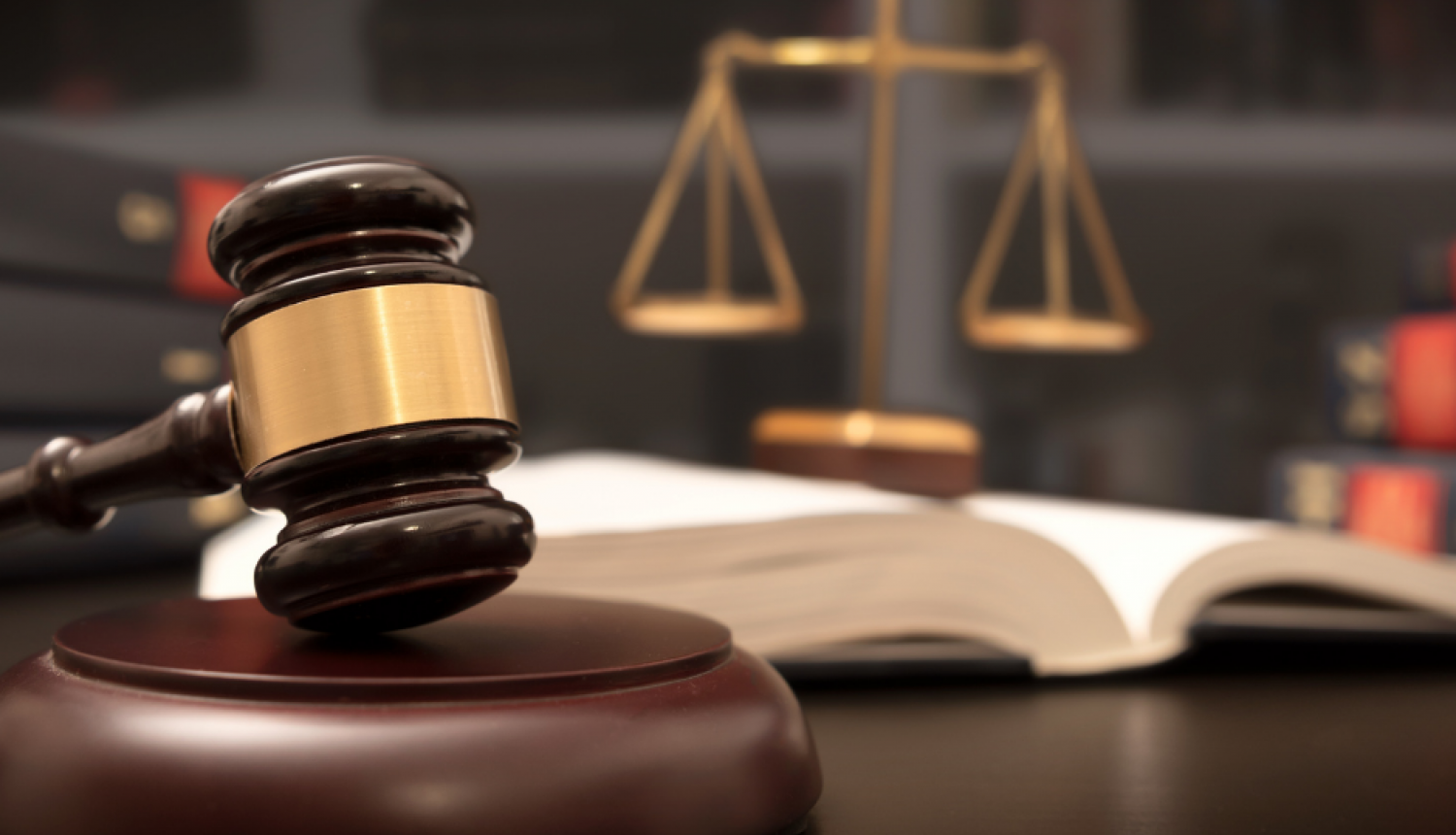 В Латгале начинается суд над 22-летним насильником 13-летней сестры