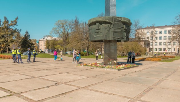 Памятники в Даугавпилсе начнут сносить 30 октября. О перекрытии движения у памятников сообщила Госполиция