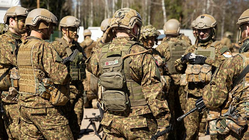 Отказались от прививки. Со службы в армии уволили пять бойцов
