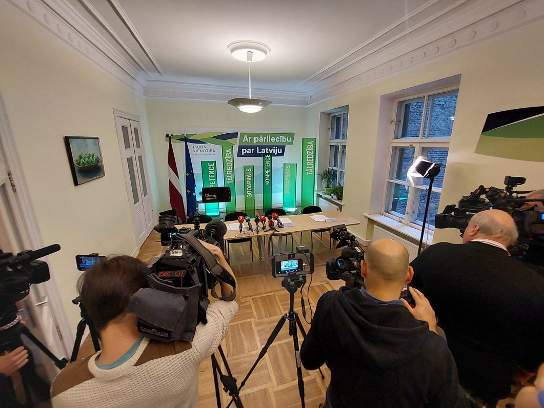 Раевскис: в коалиционных переговорах решают простое уравнение сложным способом