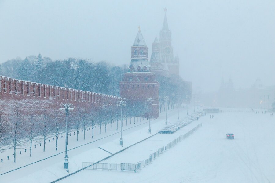 Рекордный снегопад в Москве: под завалом умер человек, задержано более 140 авиарейсов Рекордный снегопад в Москве: под завалом умер человек, задержано более 140 авиарейсов