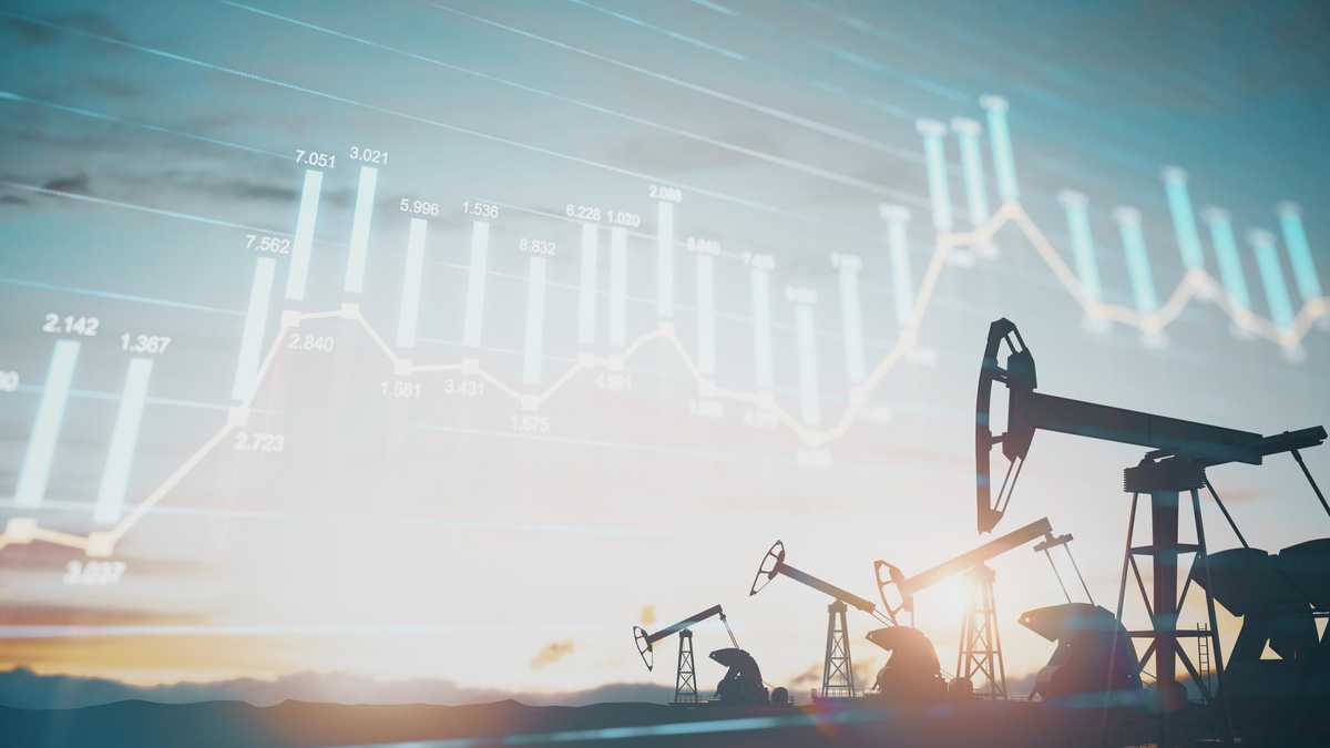 Цена нефти Brent превысила 120 долларов за баррель впервые с 25 марта