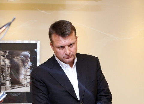 Заплатить несколько миллионов евро и договориться о штрафе - предлагают Шлесерсу в деле о "цифровом ТВ" Заплатить несколько миллионов евро и договориться о штрафе - предлагают Шлесерсу в деле о "цифровом ТВ"