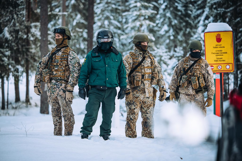 Кариньш за профессиональную армию и полуобязательную военную службу