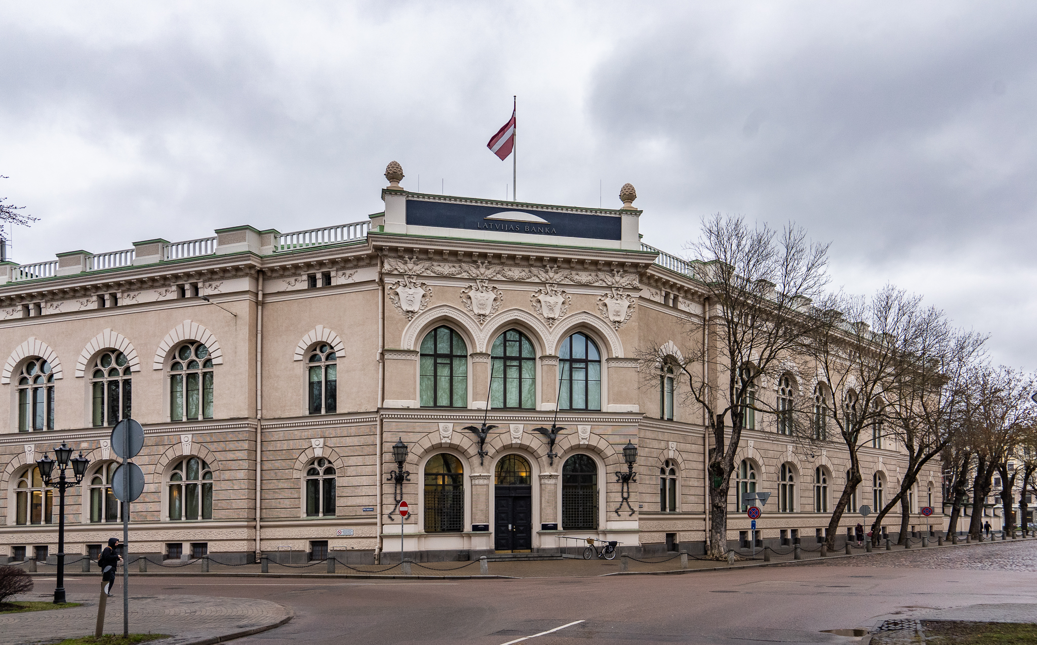 Рассматриваются несколько кандидатов на пост президента Банка Латвии
