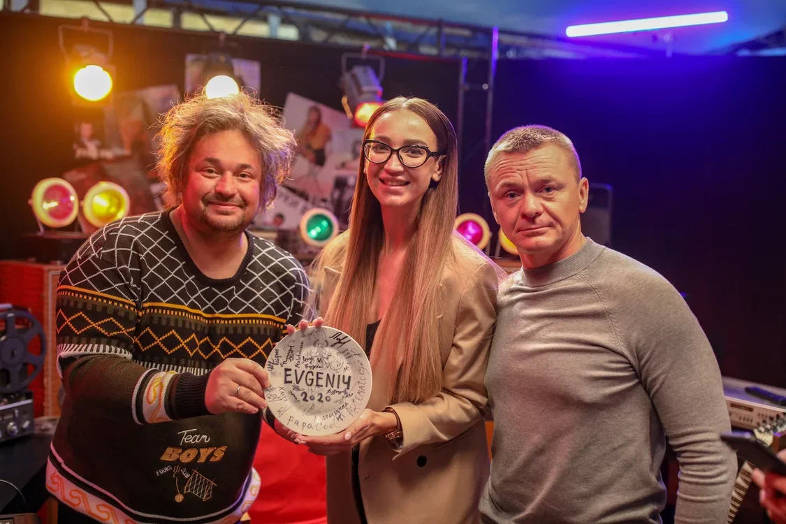 Канал "Пятница!" покажет комедийно-музыкальный сериал "Евгенич"