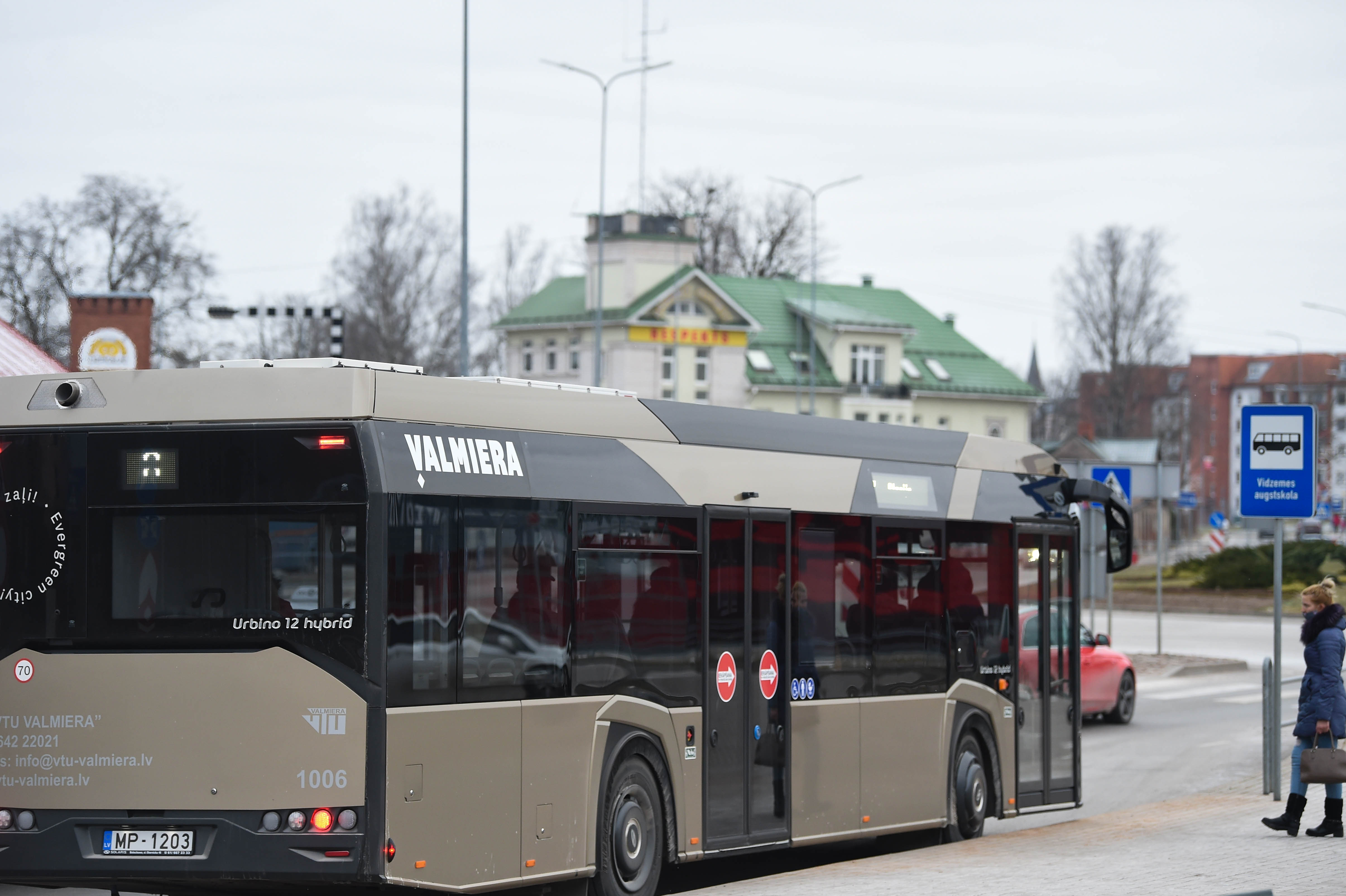 No piektdienas uz nenoteiktu laiku atcels divus maršruta Rīga-Valmiera autobusu reisus No piektdienas uz nenoteiktu laiku atcels divus maršruta Rīga-Valmiera autobusu reisus