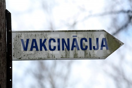 Темп вакцинации в Латвии за пятницу не увеличился