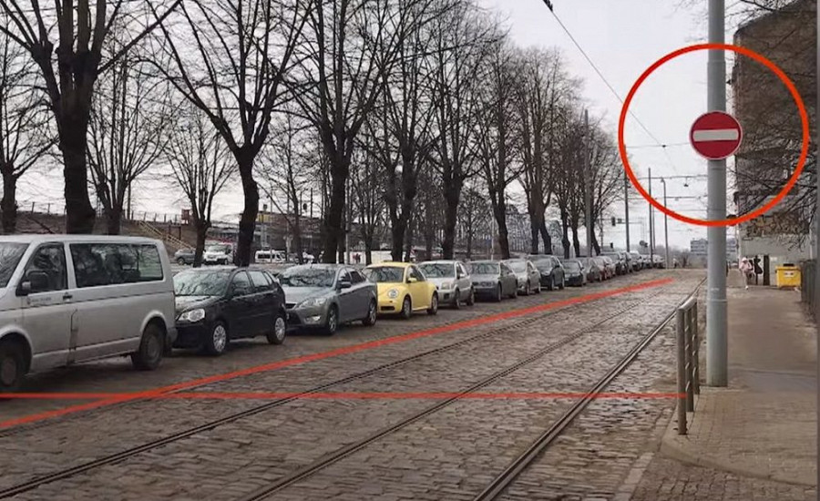 Парковка под "кирпичом" в Центре. Полиция бессильна