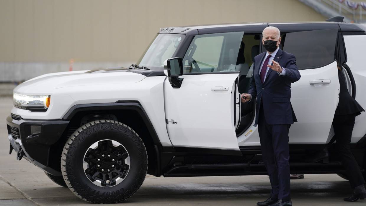 Байден провел тест-драйв нового Hummer