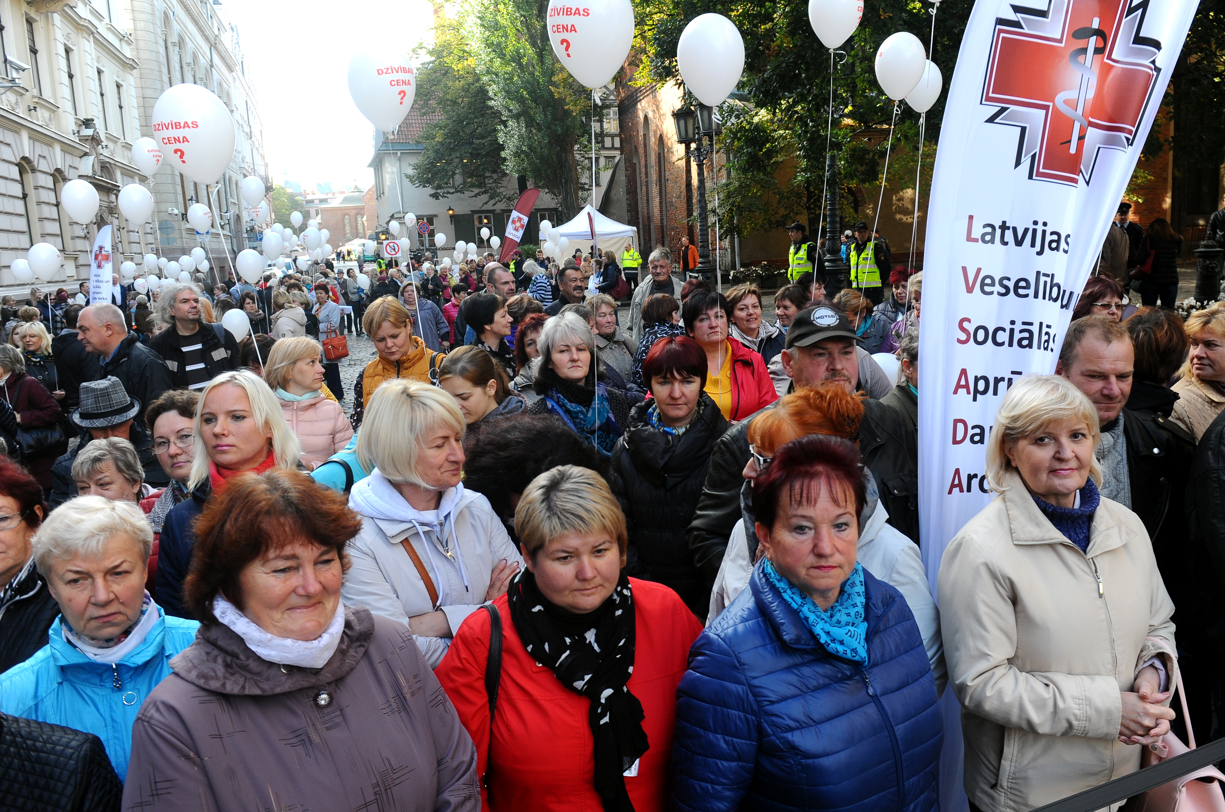 Медики присоединятся к шествию протеста учителей в апреле
