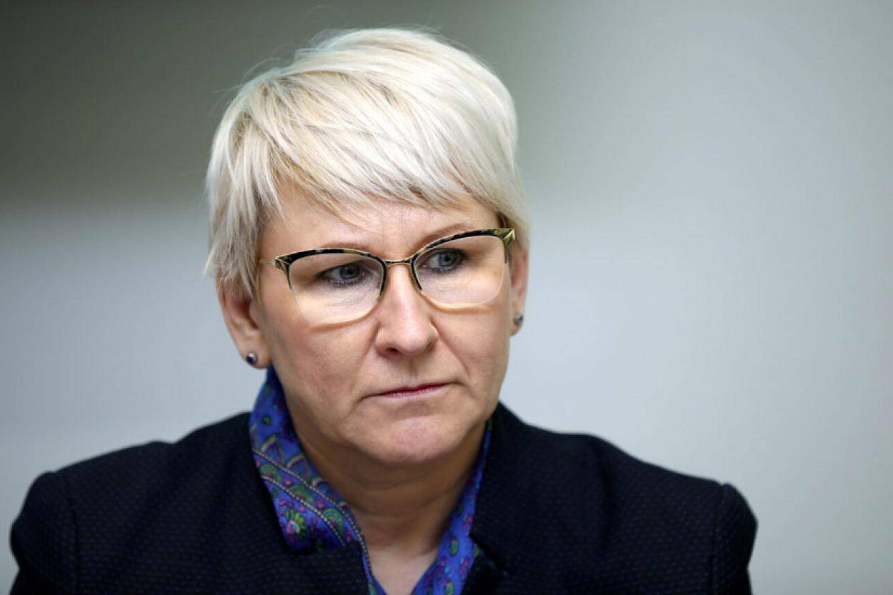 Яунземе: о причастности сотрудников к вымогательству взятки знала, но не  вмешивалась, чтобы не помешать  расследованию