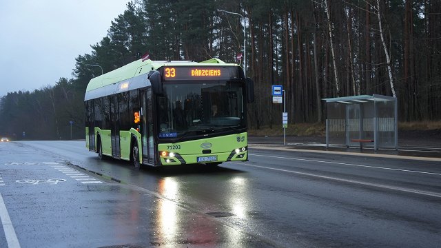 Чтобы сесть в автобус на остановке по требованию придется "голосовать"