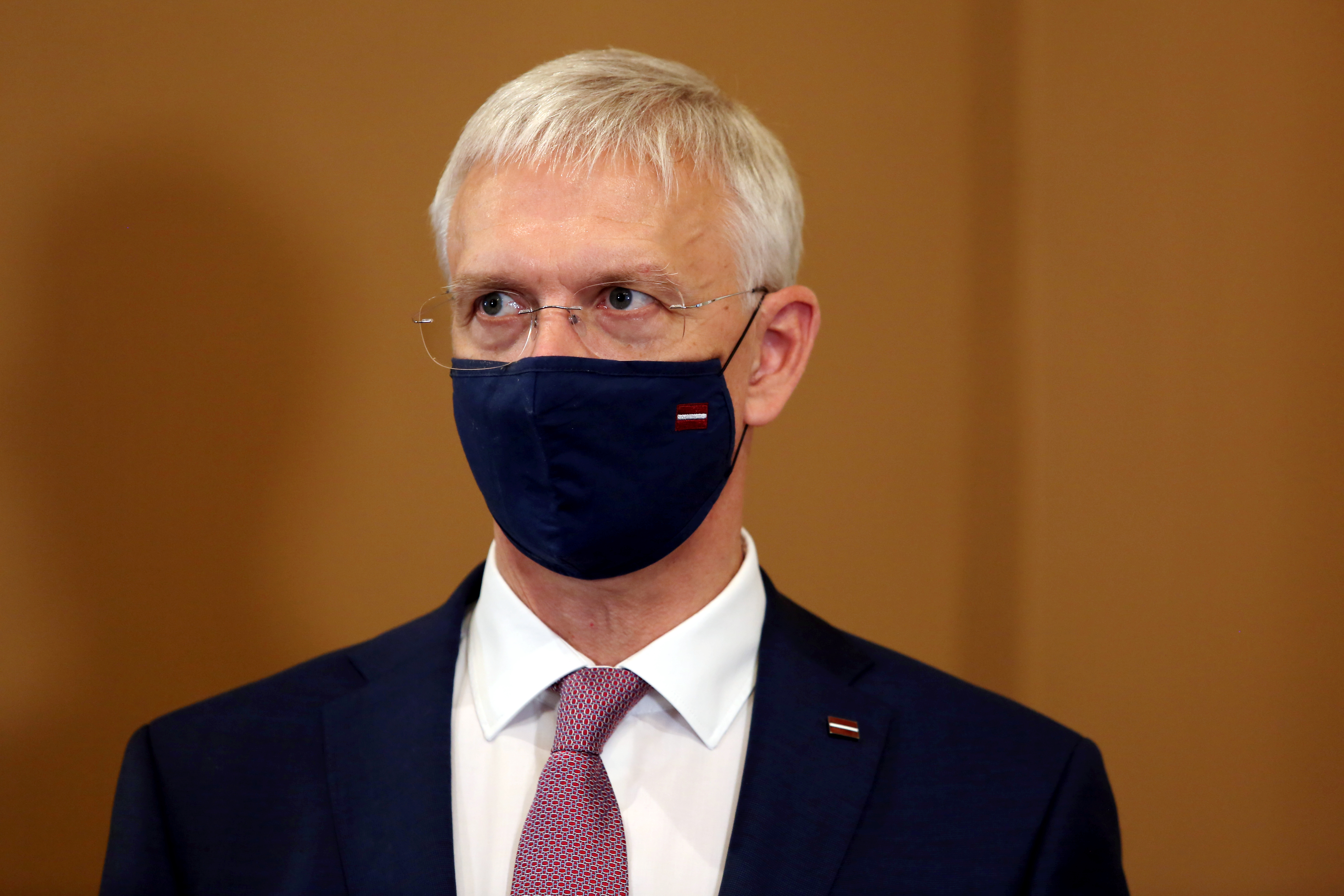 Премьер призывает сделать бустер и строго соблюдать ограничения