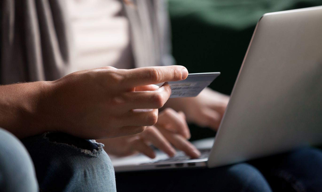 Предупреждают о мошеннице,  продающей вещи в соцсетях