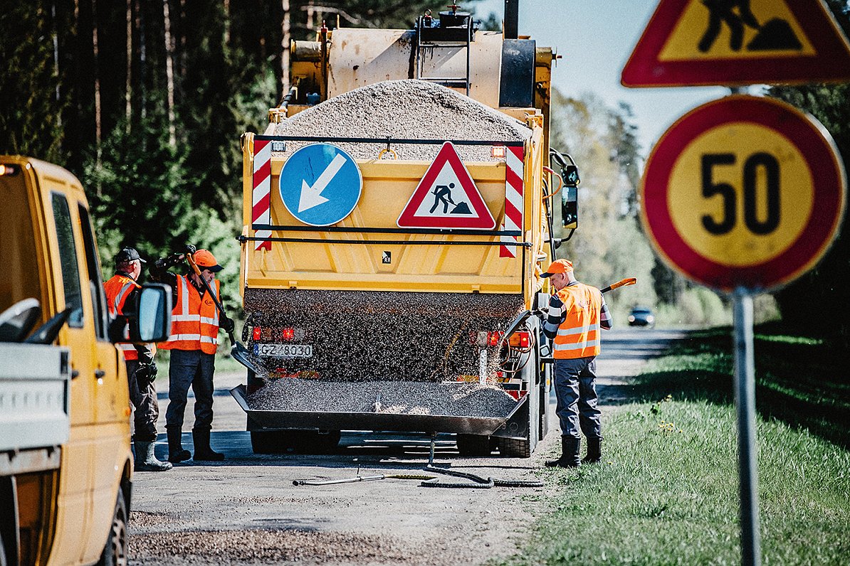 Būvdarbu dēļ satiksmes ierobežojumi ir 41 valsts autoceļu posmā